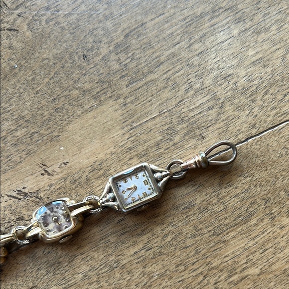 Funky Bracelet made with VINTAGE watches. - Picture 5 of 6